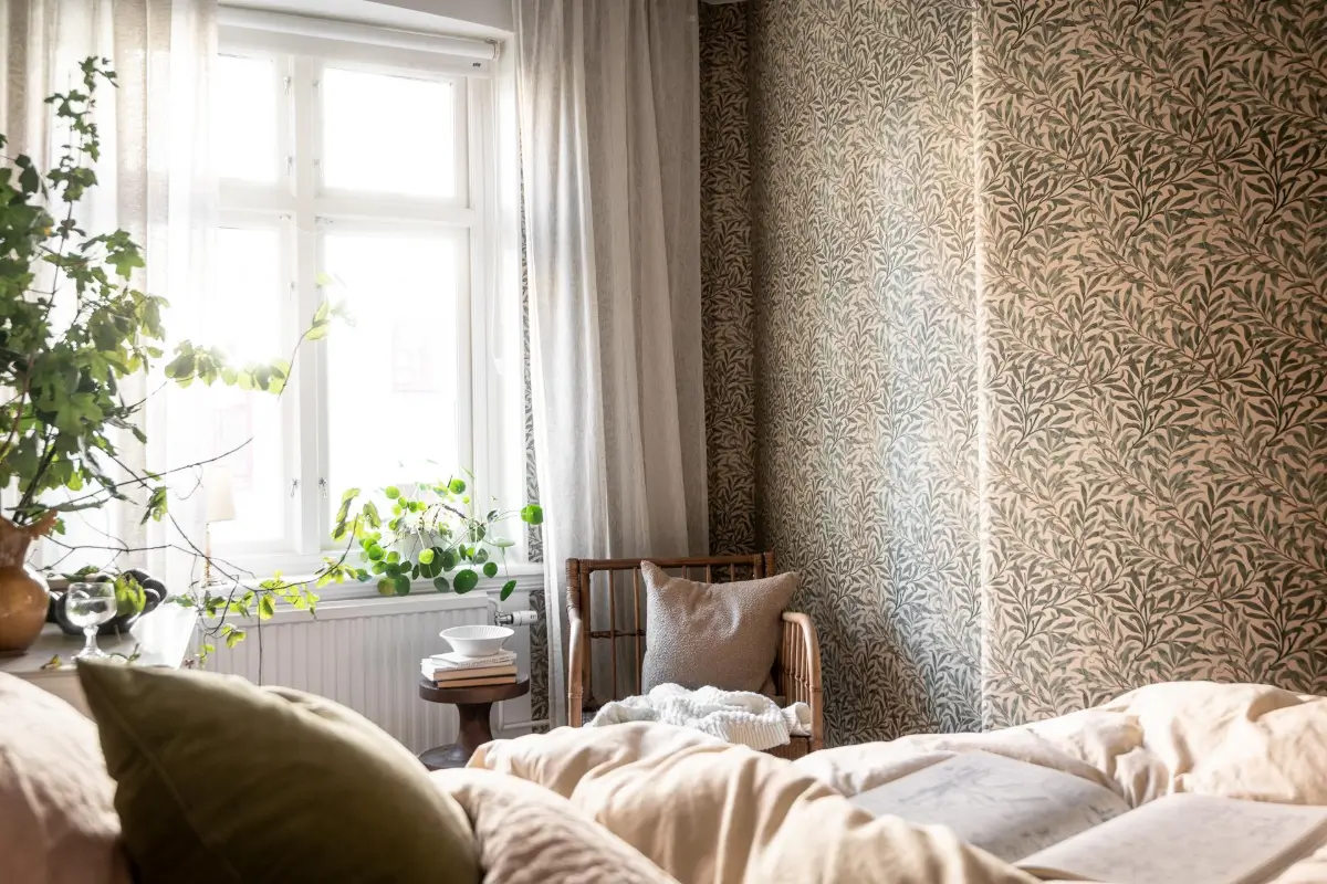 chambre papier-peint William Morris décoration scandinave