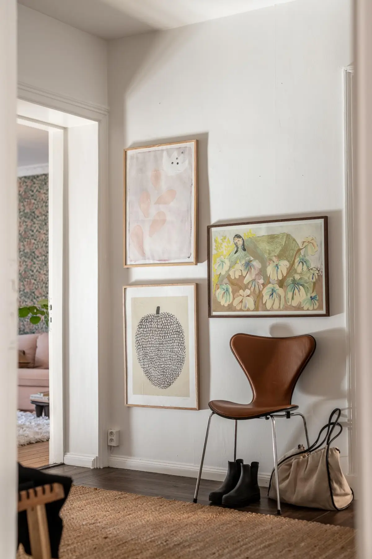 entrée avec chaise vintage