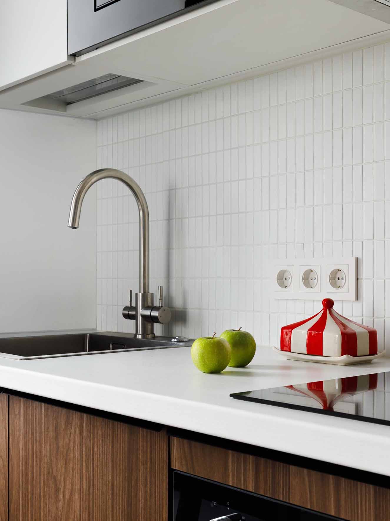 cuisine blanche et noyer studio 27m2