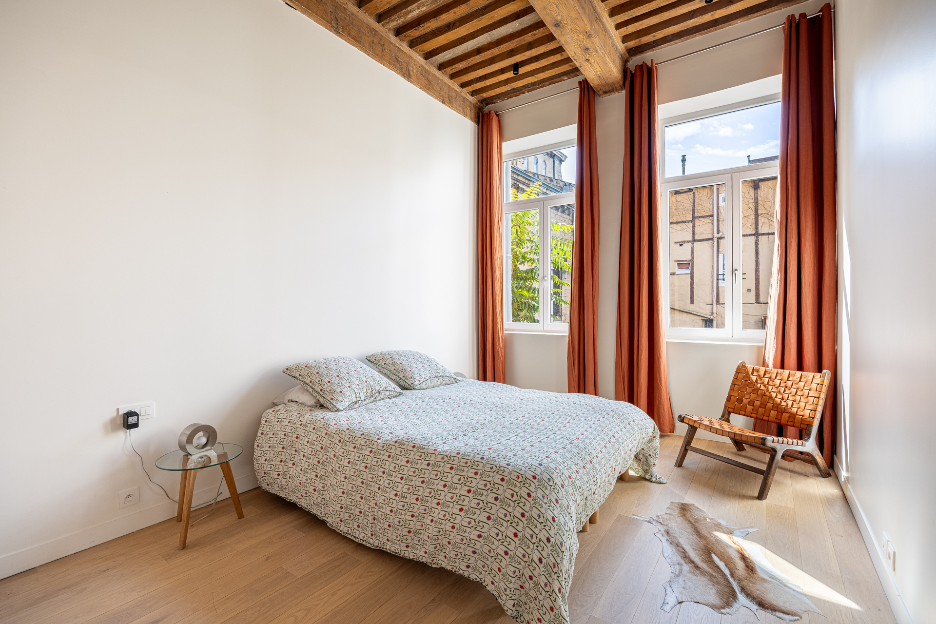 chambre avec poutres appartement avec jardin Lyon