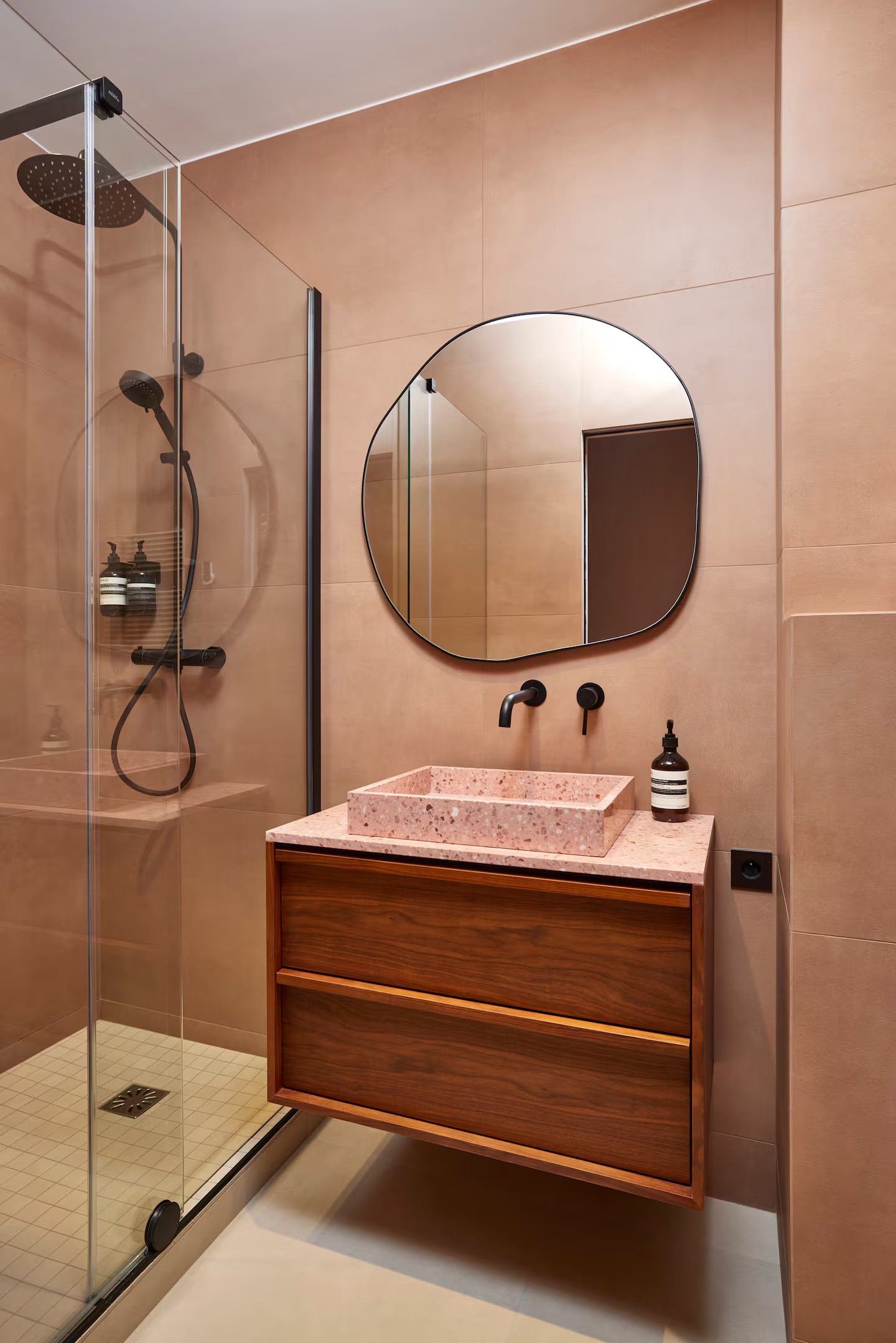 salle de bain décoration contemporaine terracotta appartement Paris salle de bain décoration contemporaine terracotta appartement Paris