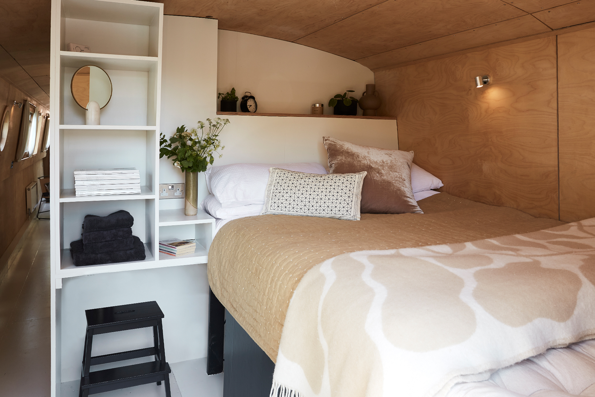 chambre péniche aménagée à Little Venice Londres