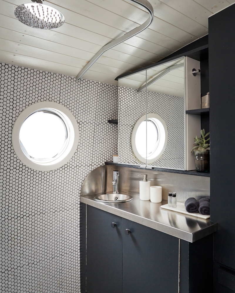 salle de bain péniche aménagée à Little Venice Londres