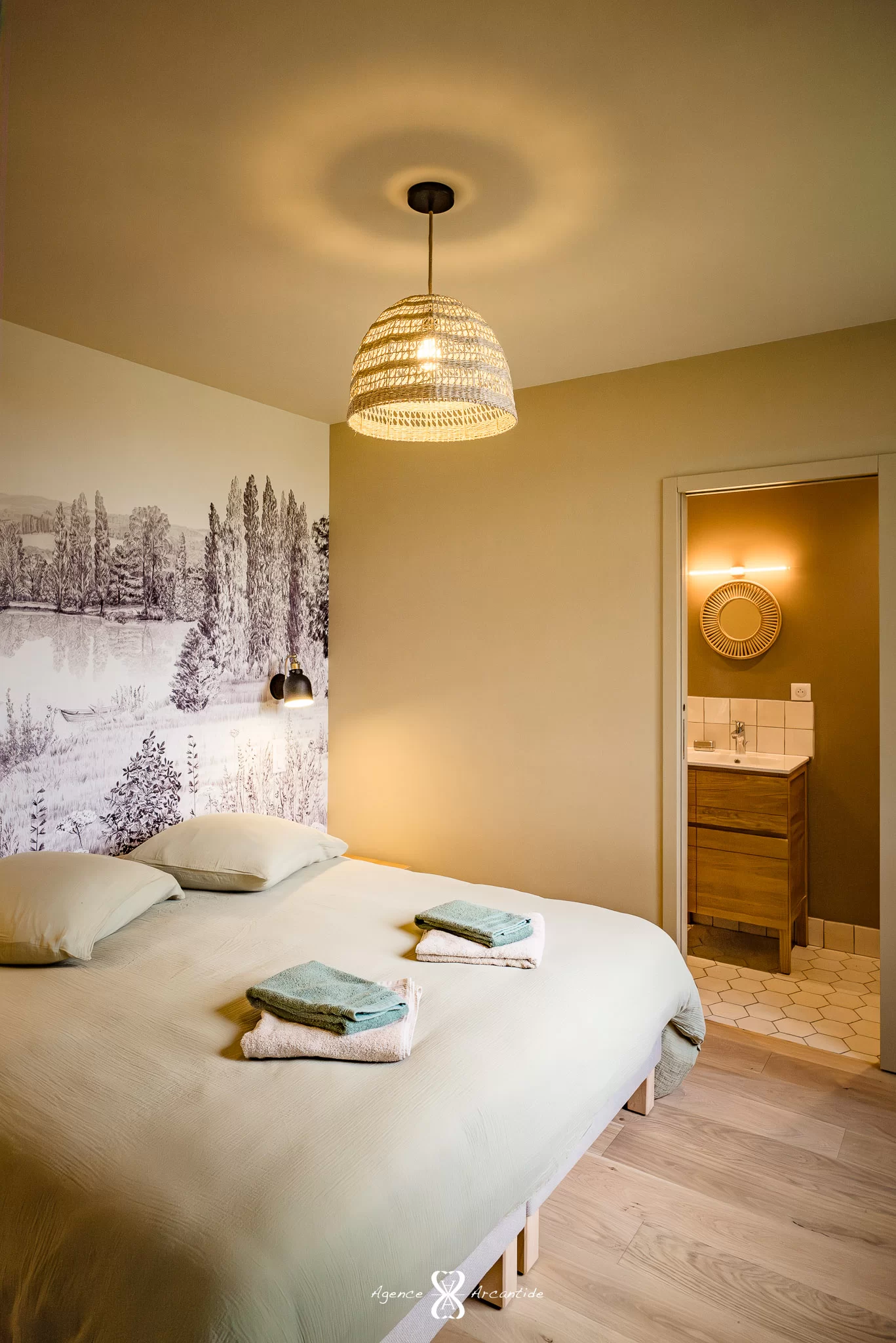 chambre décoration contemporaine maison ancienne rénovée La Grande Pommeraie Baie de Somme chambre décoration contemporaine maison ancienne rénovée La Grande Pommeraie Baie de Somme