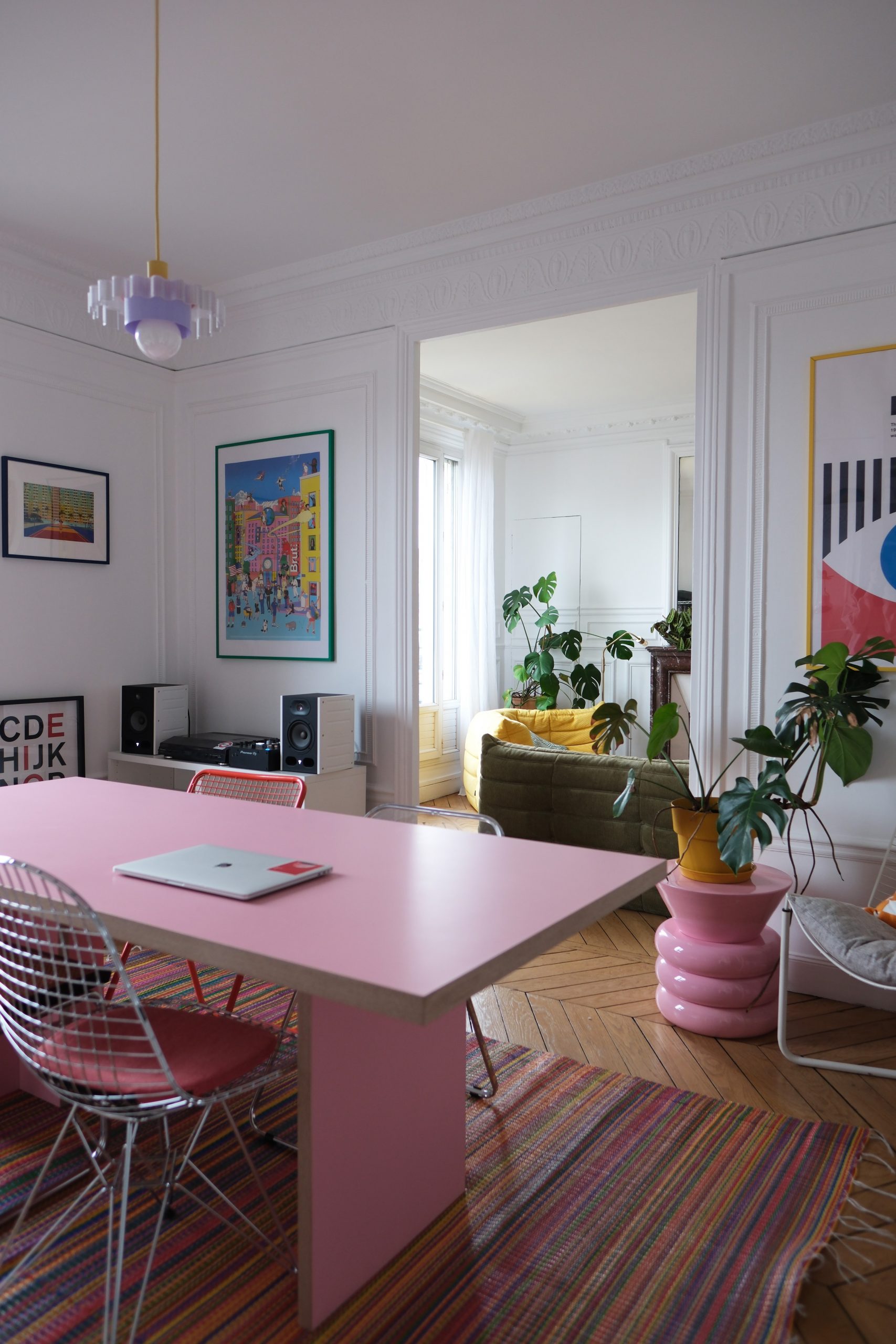 salle à manger et salon décoration design colorée appartement haussmannien Paris République salle à manger et salon décoration design colorée appartement haussmannien Paris République
