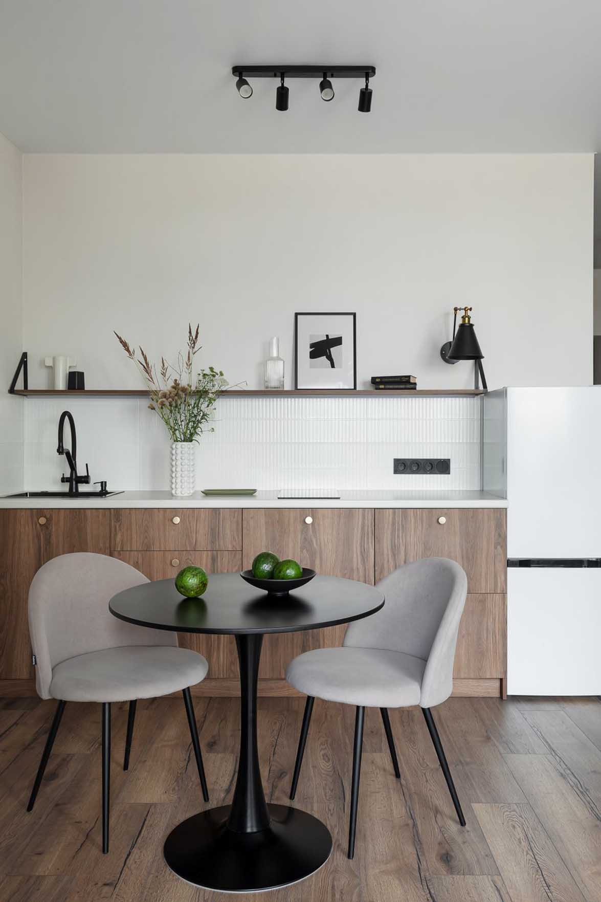 cuisine minimaliste et espace repas décoration contemporaine studio de 31m2 optimisé