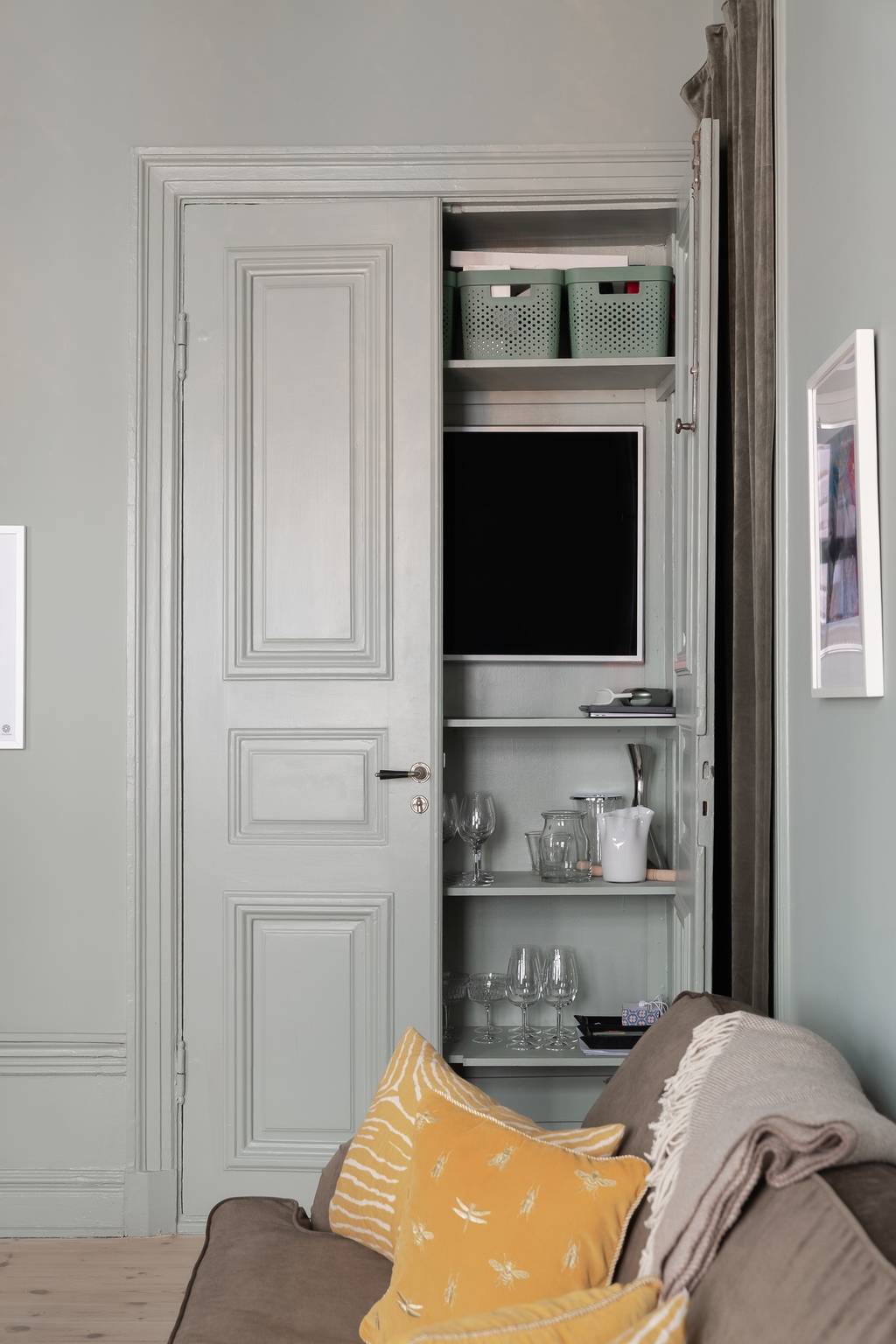 salon mur gris appartement 38m2 décoration scandinave