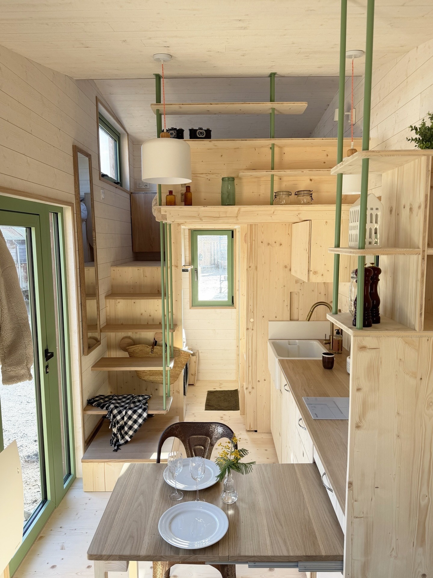 tiny house française pour 4 avec mezzanine tiny house française pour 4 avec mezzanine