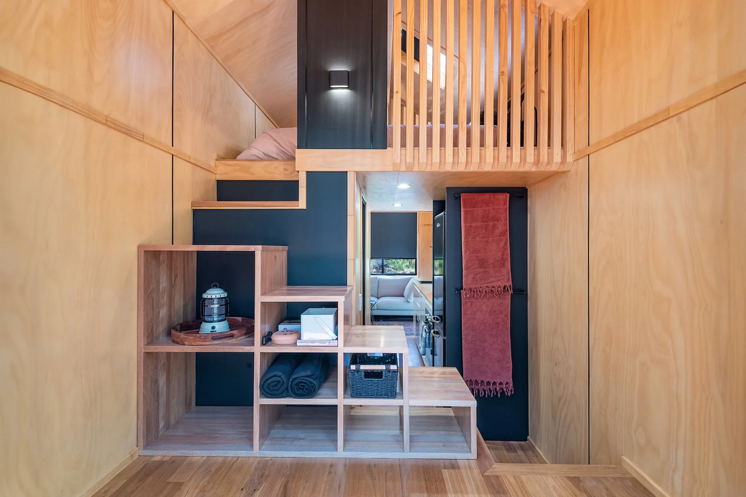 escalier avec rangements pour mezzanine mini maison de 15m2 l’Artista par Tiny Tect Tiny Houses escalier avec rangements pour mezzanine mini maison de 15m2 l’Artista par Tiny Tect Tiny Houses