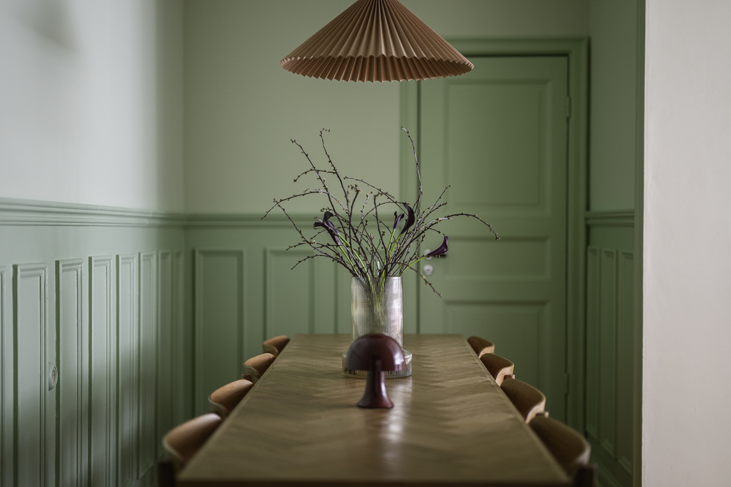 salle à manger boiseries et murs verts décoration scandinave salle à manger boiseries et murs verts décoration scandinave