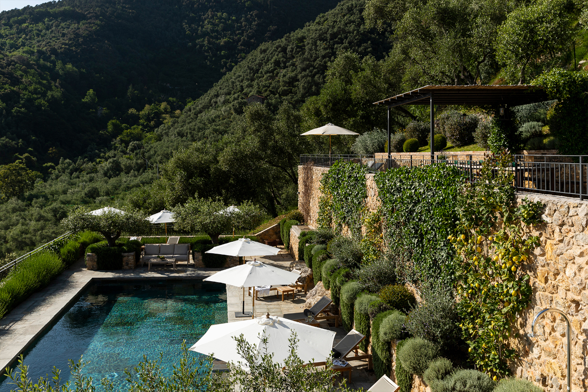 terrasse avec piscine ferme rénovée en Toscane