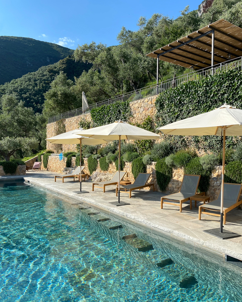 terrasse avec piscine ferme rénovée en Toscane