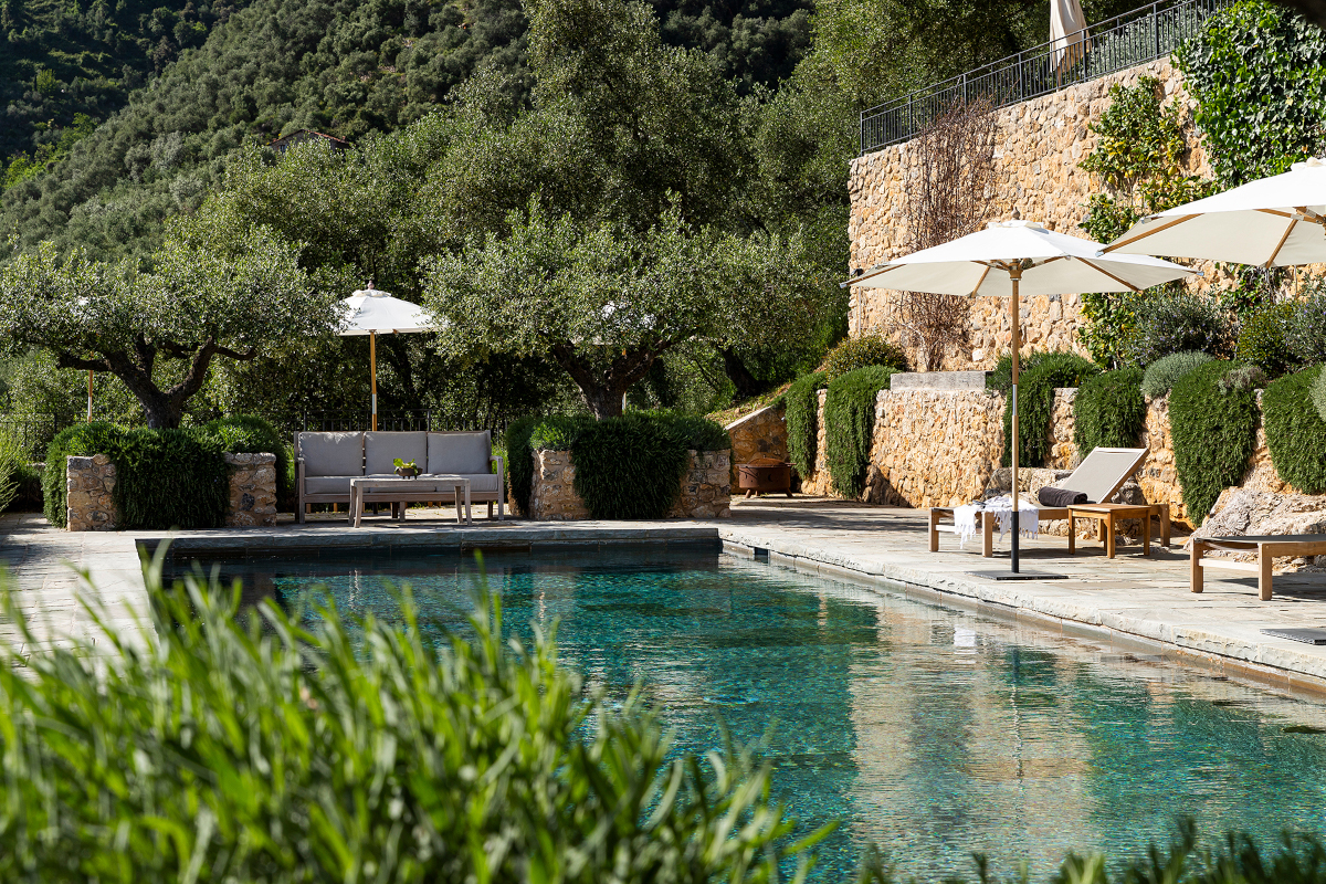 terrasse avec piscine ferme rénovée en Toscane