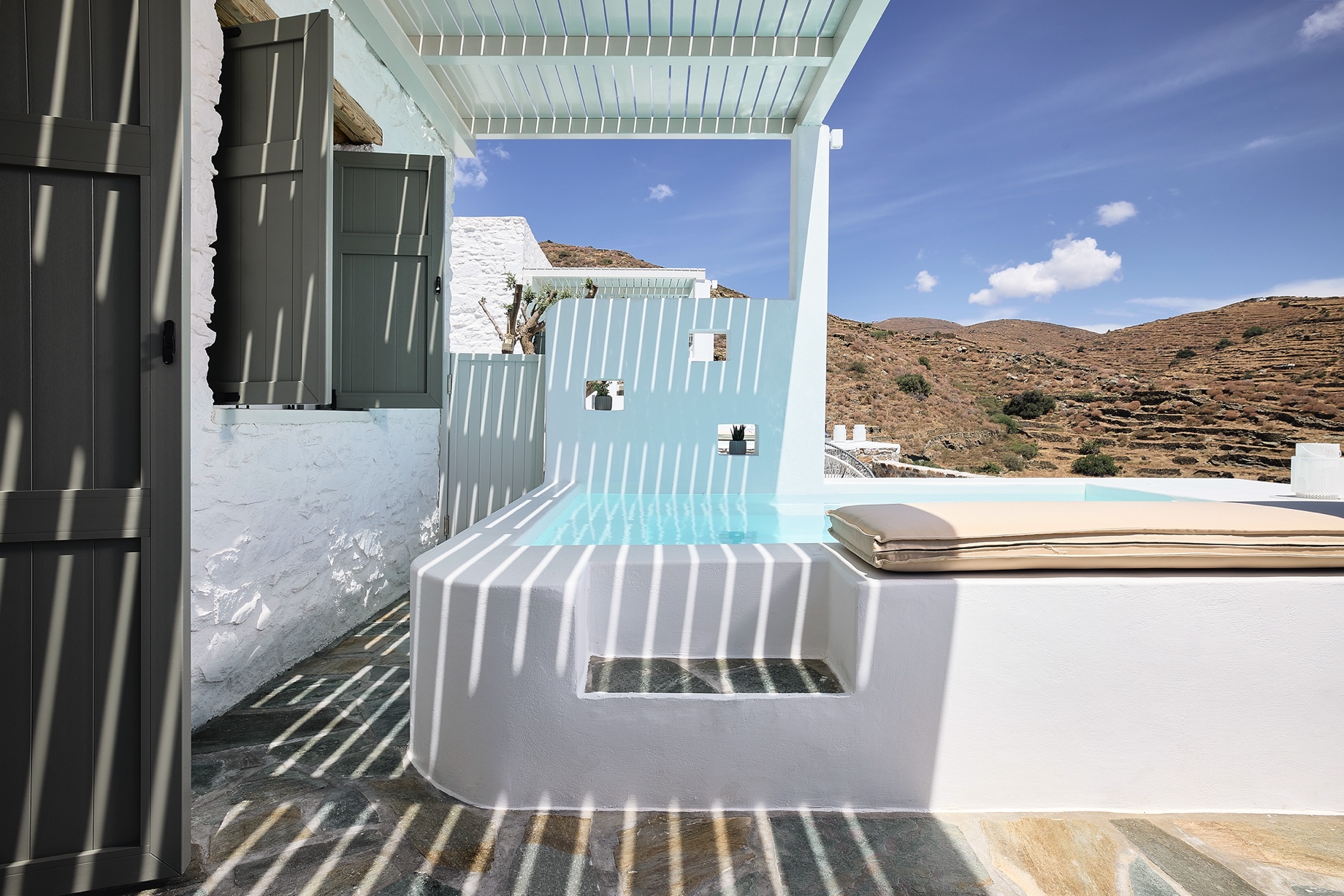 terrasse mini maison grecque de 40m2 avec piscine et vue mer terrasse mini maison grecque de 40m2 avec piscine et vue mer