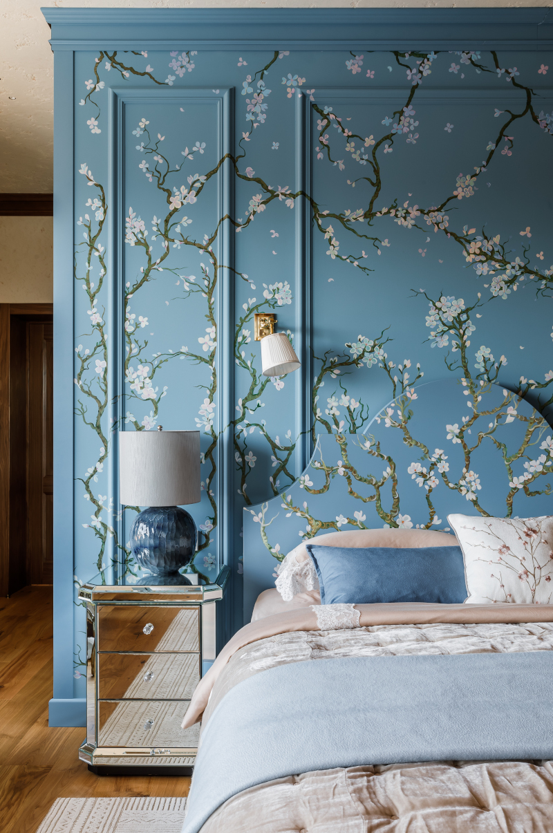 chambre avec papier-peint inspiration cerisiers en fleurs au Japon décoration vintage chambre avec papier-peint inspiration cerisiers en fleurs au Japon décoration vintage