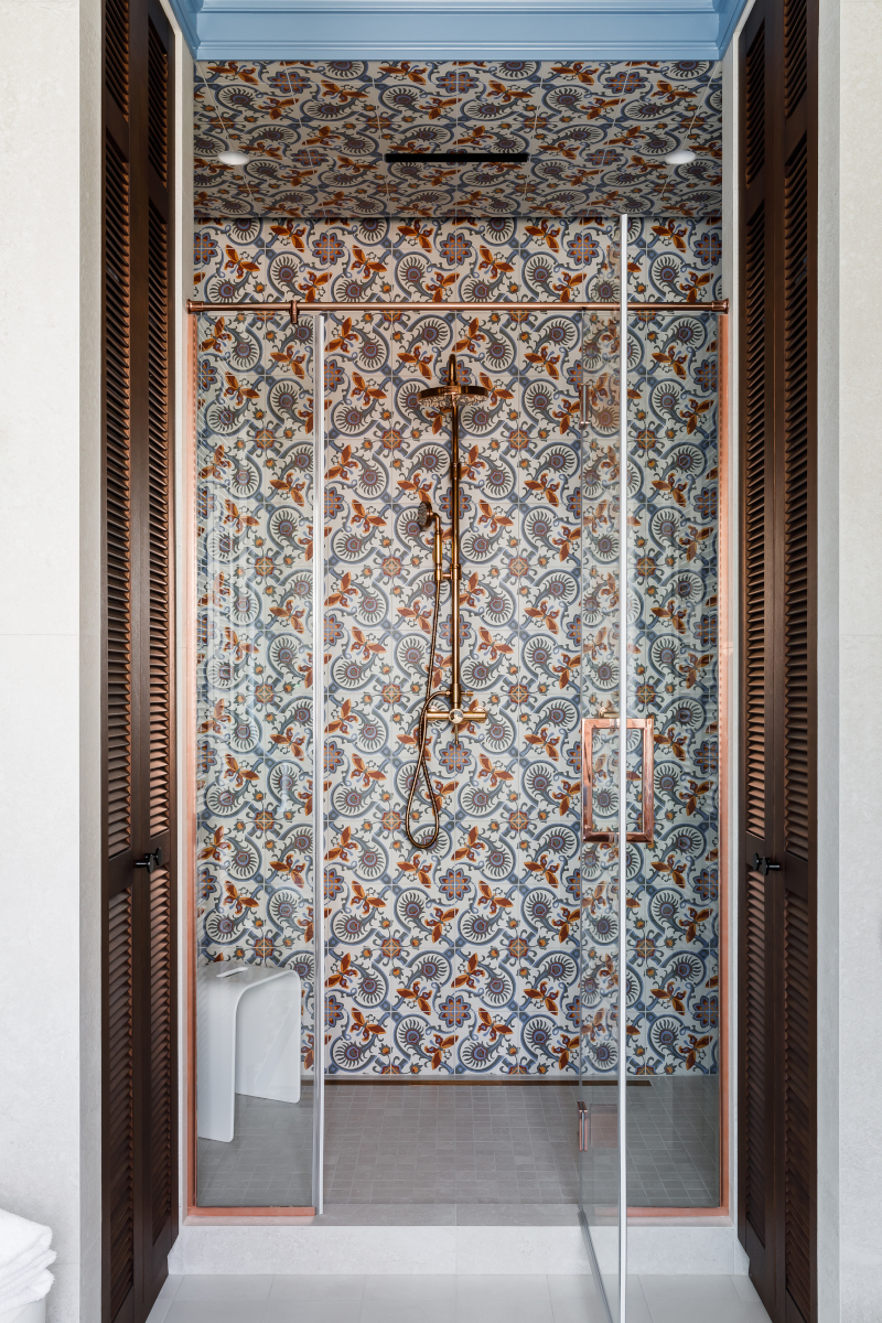 douche dans salle de bain maximaliste décoration vintage douche dans salle de bain maximaliste décoration vintage