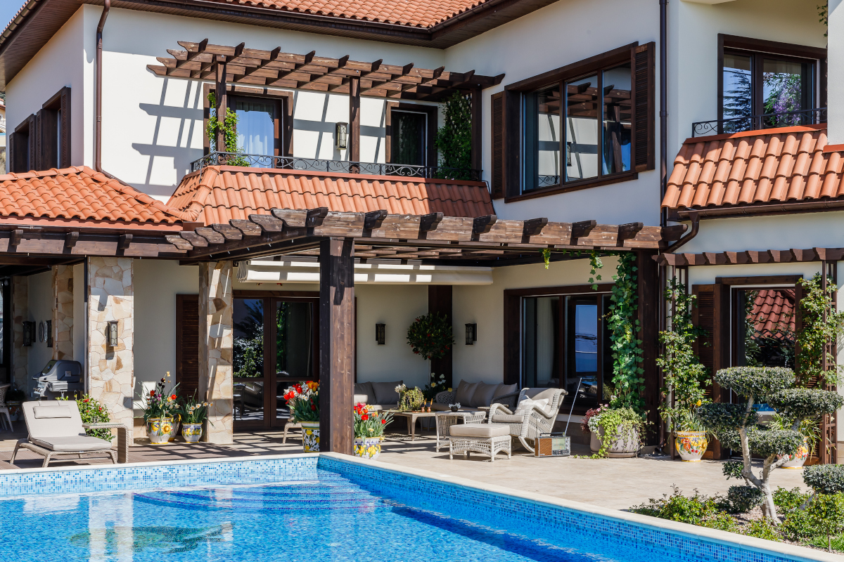 maison au bord de la mer Noire avec piscine maison au bord de la mer Noire avec piscine