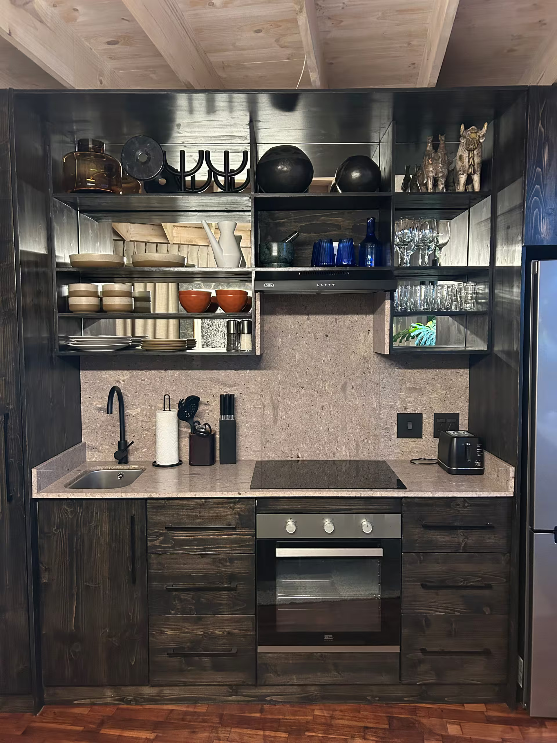 cuisine bois foncé vaste studio design en duplex décoration contemporaine cuisine bois foncé vaste studio design en duplex décoration contemporaine