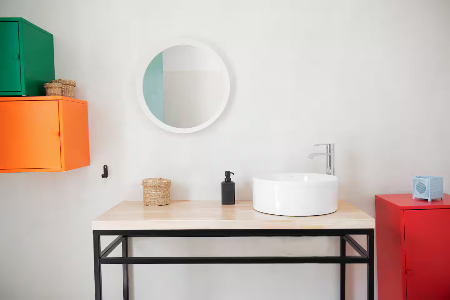salle de bain design minimaliste et colorée salle de bain design minimaliste et colorée