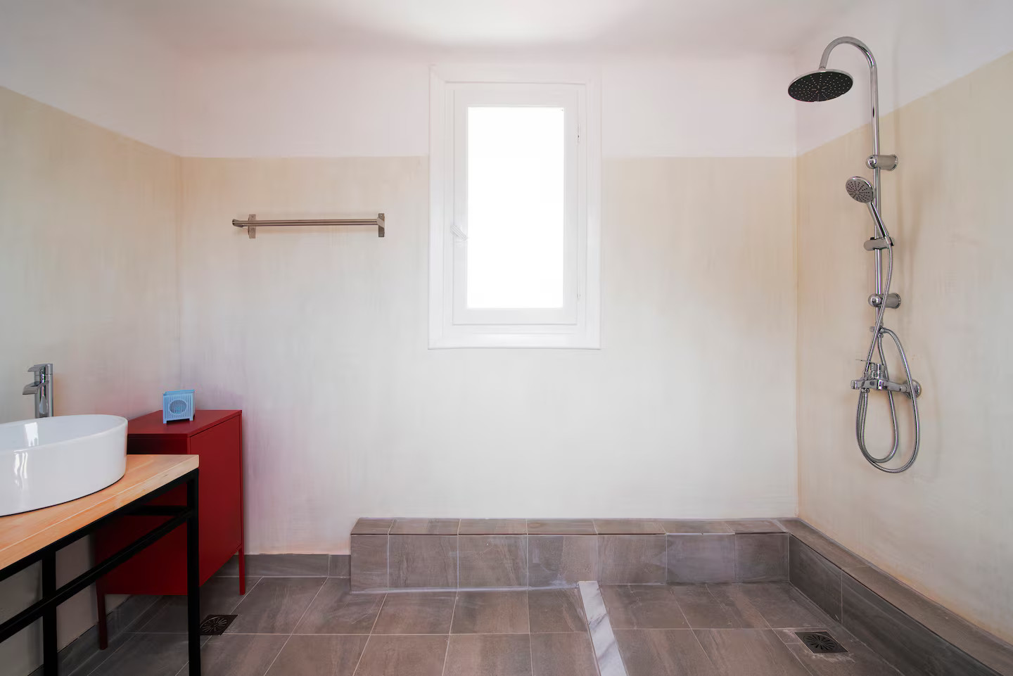 salle de bain design minimaliste et coloré salle de bain design minimaliste et coloré