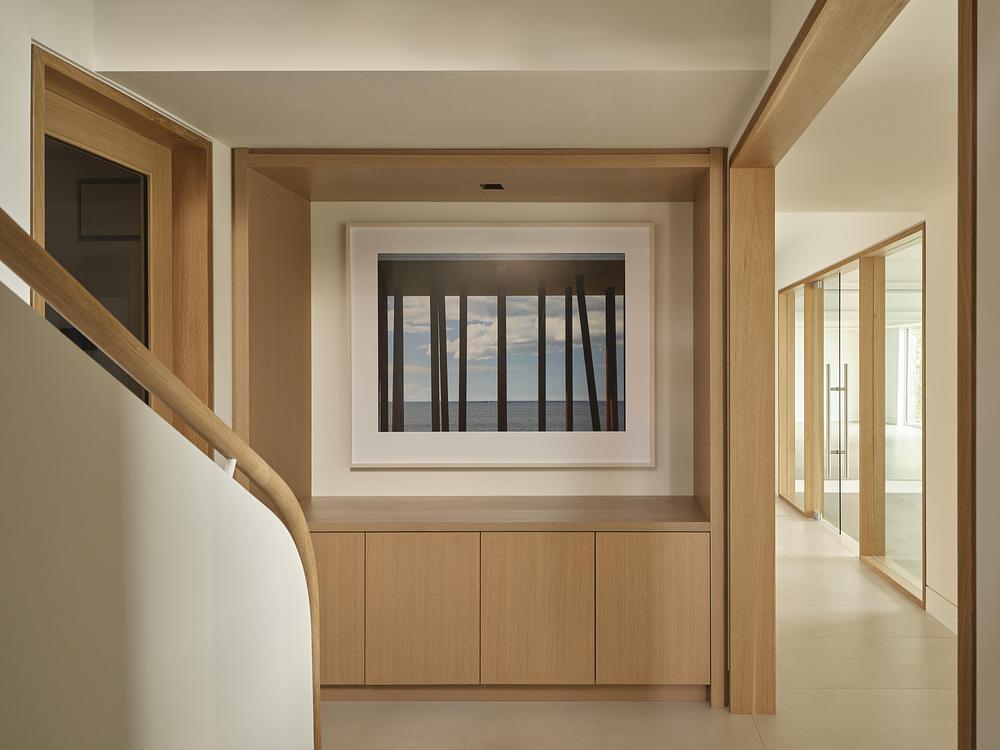 entrée avec escalier maison contemporaine face au lac Huron entrée avec escalier maison contemporaine face au lac Huron