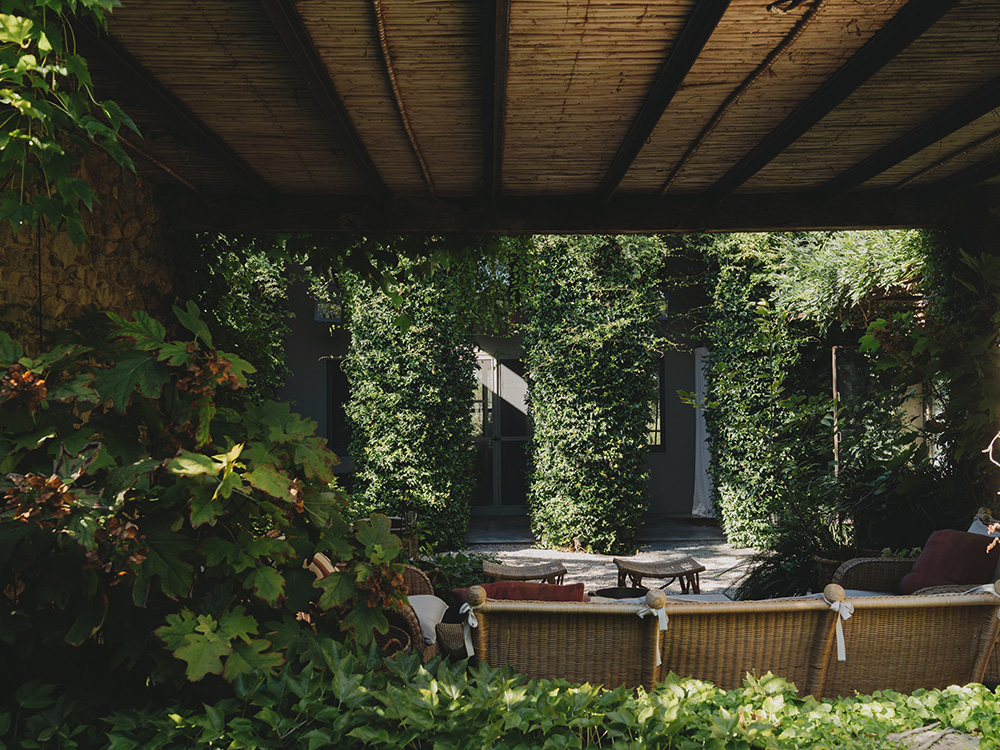 terrasse avec salon de jardin pergola et canisses terrasse avec salon de jardin pergola et canisses