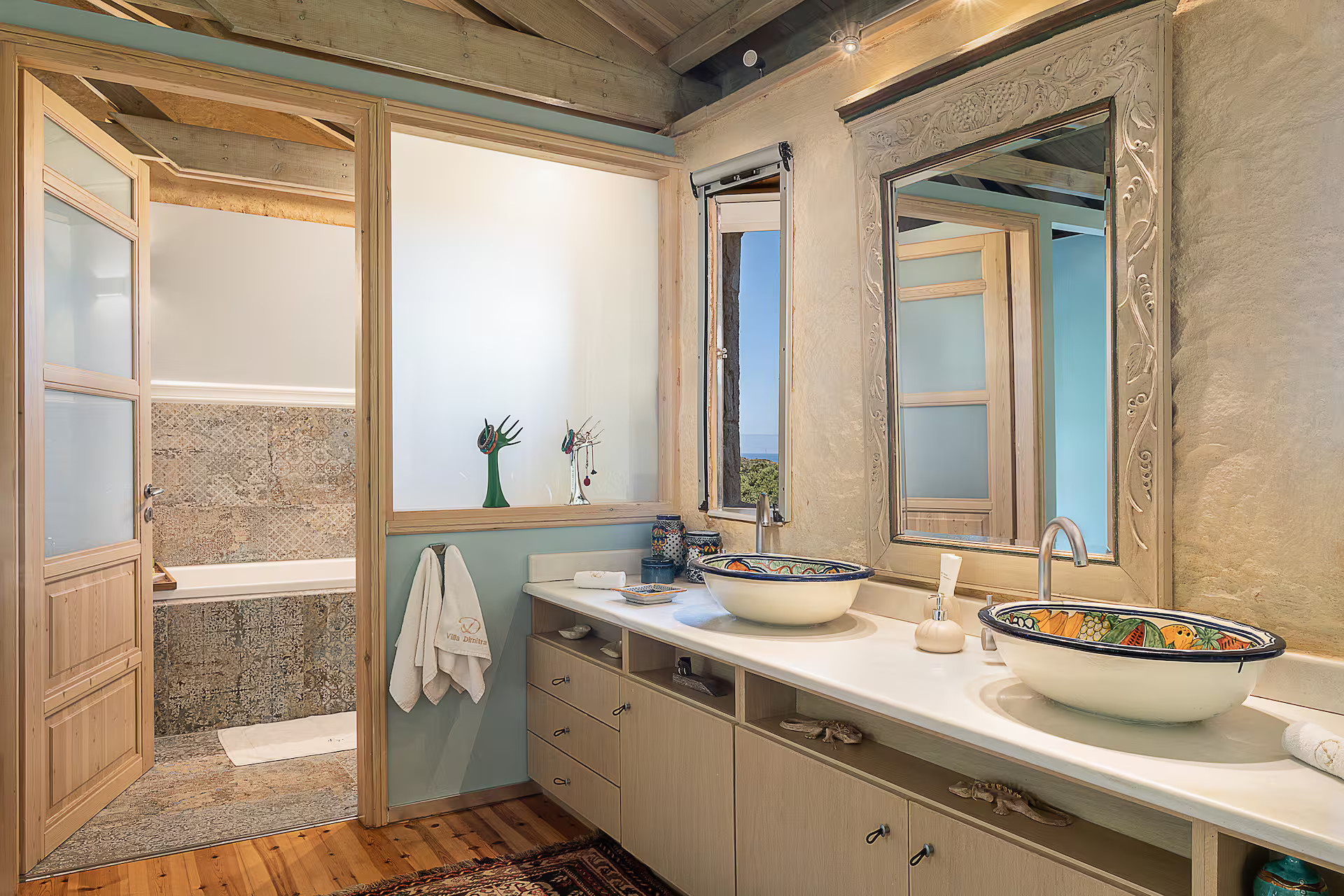salle de bain décoration rustique chic grande maison en pierres en Crète Villa Dimi