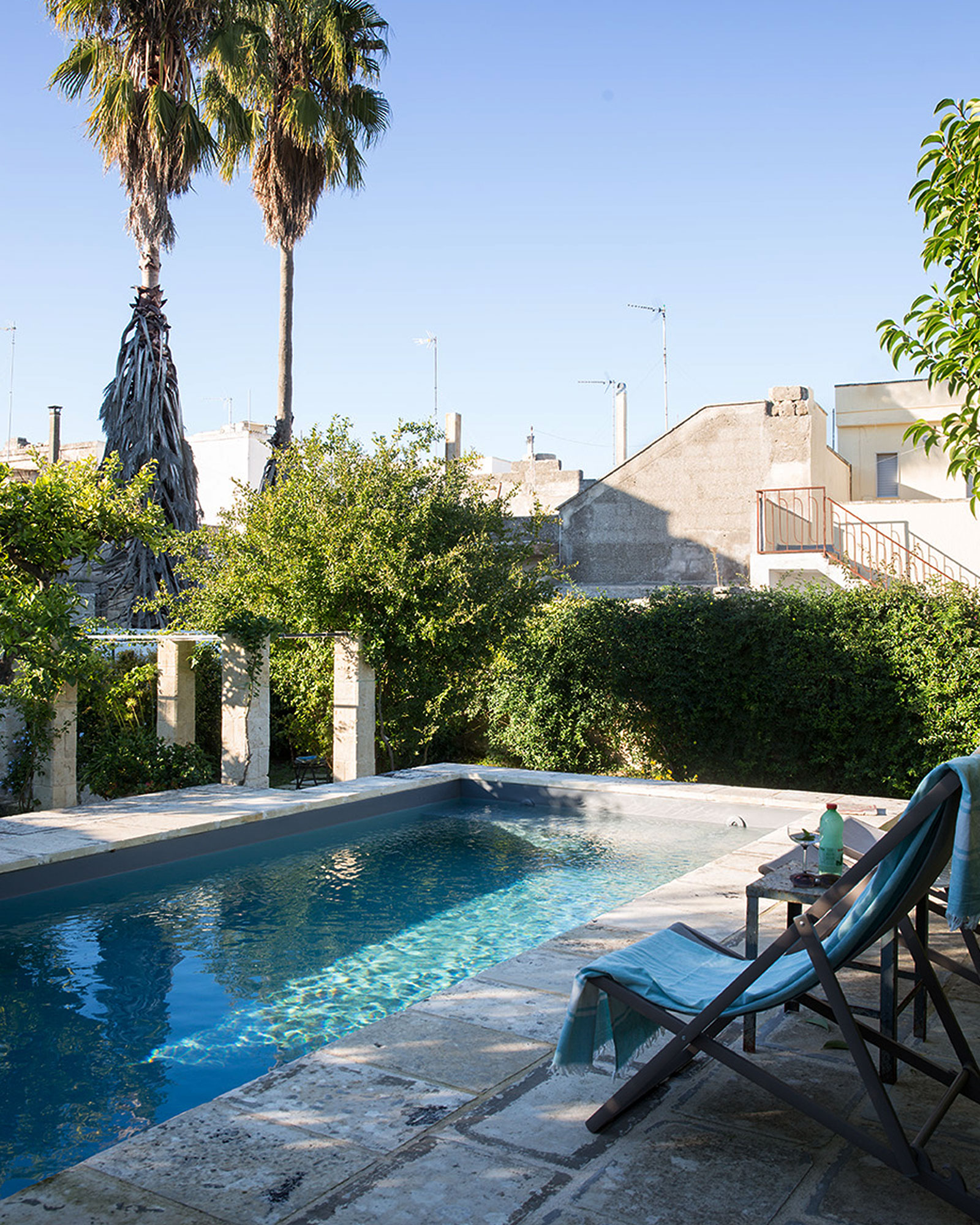 jardin avec piscine maison de ville ancienne dans les Pouilles