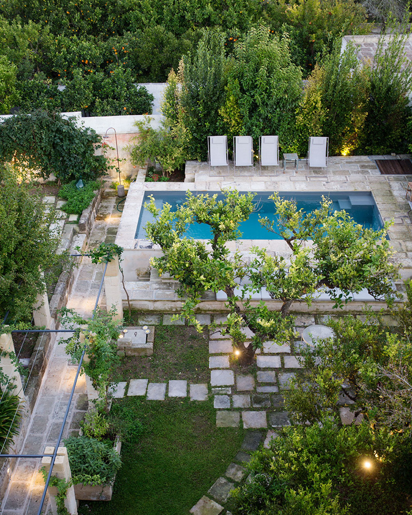 jardin avec piscine maison de ville ancienne dans les Pouilles