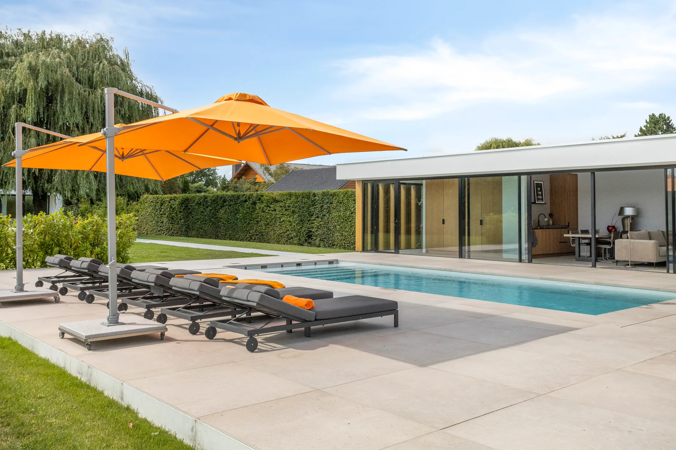 jardin avec piscine et pool house jardin avec piscine et pool house