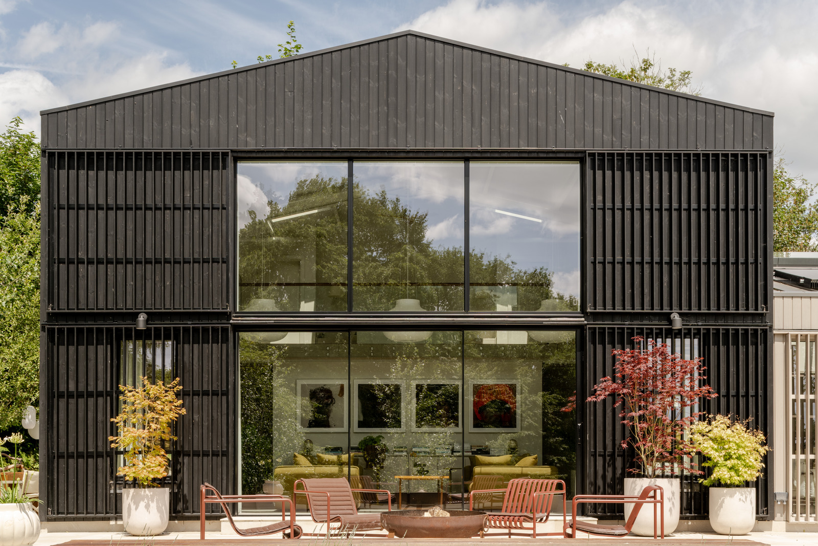 maison contemporaine durable avec grandes baies vitrées et jardin paysagé maison contemporaine durable avec grandes baies vitrées et jardin paysagé