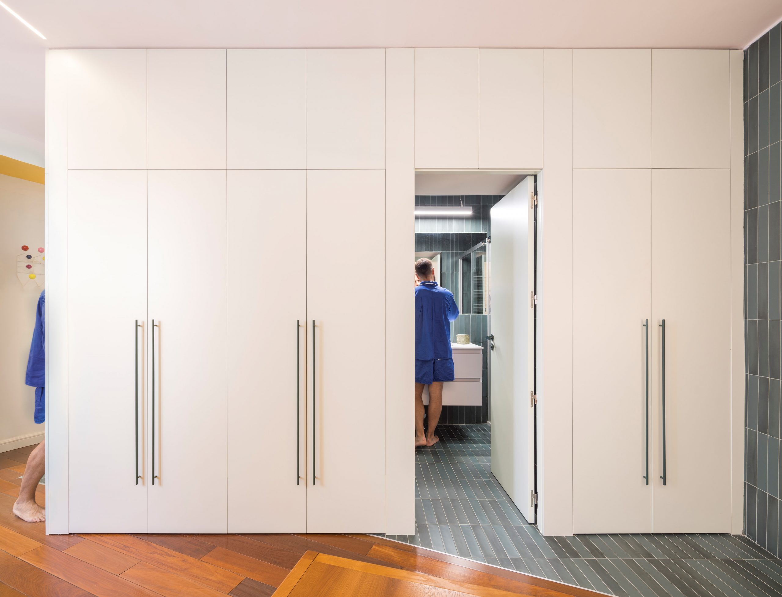 dressing décoration design et colorée Casa Eme Madrid par Gon Architects dressing décoration design et colorée Casa Eme Madrid par Gon Architects
