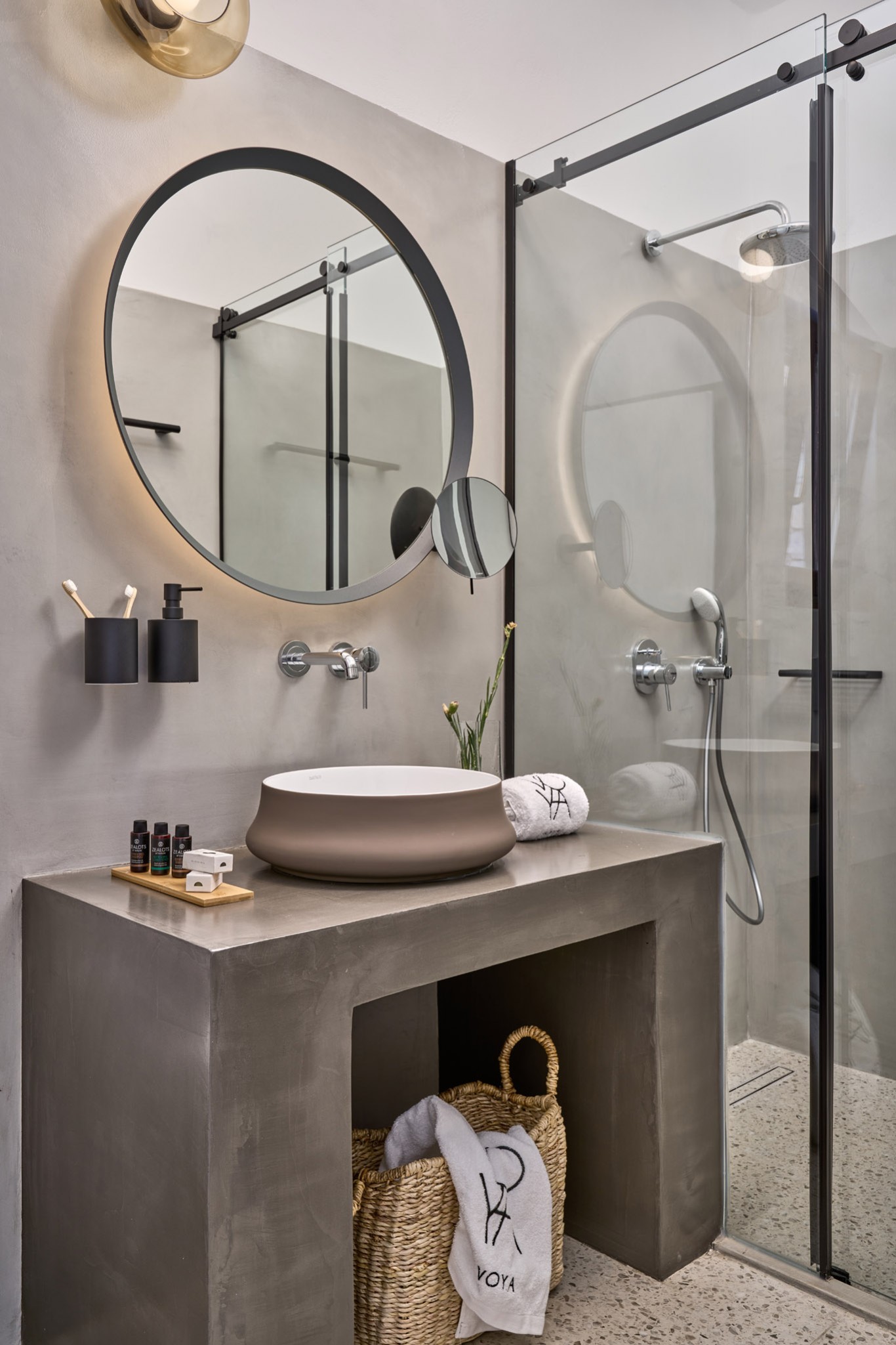 salle de bain décoration contemporaine petite maison 43m2 avec piscine Grèce Cyclades