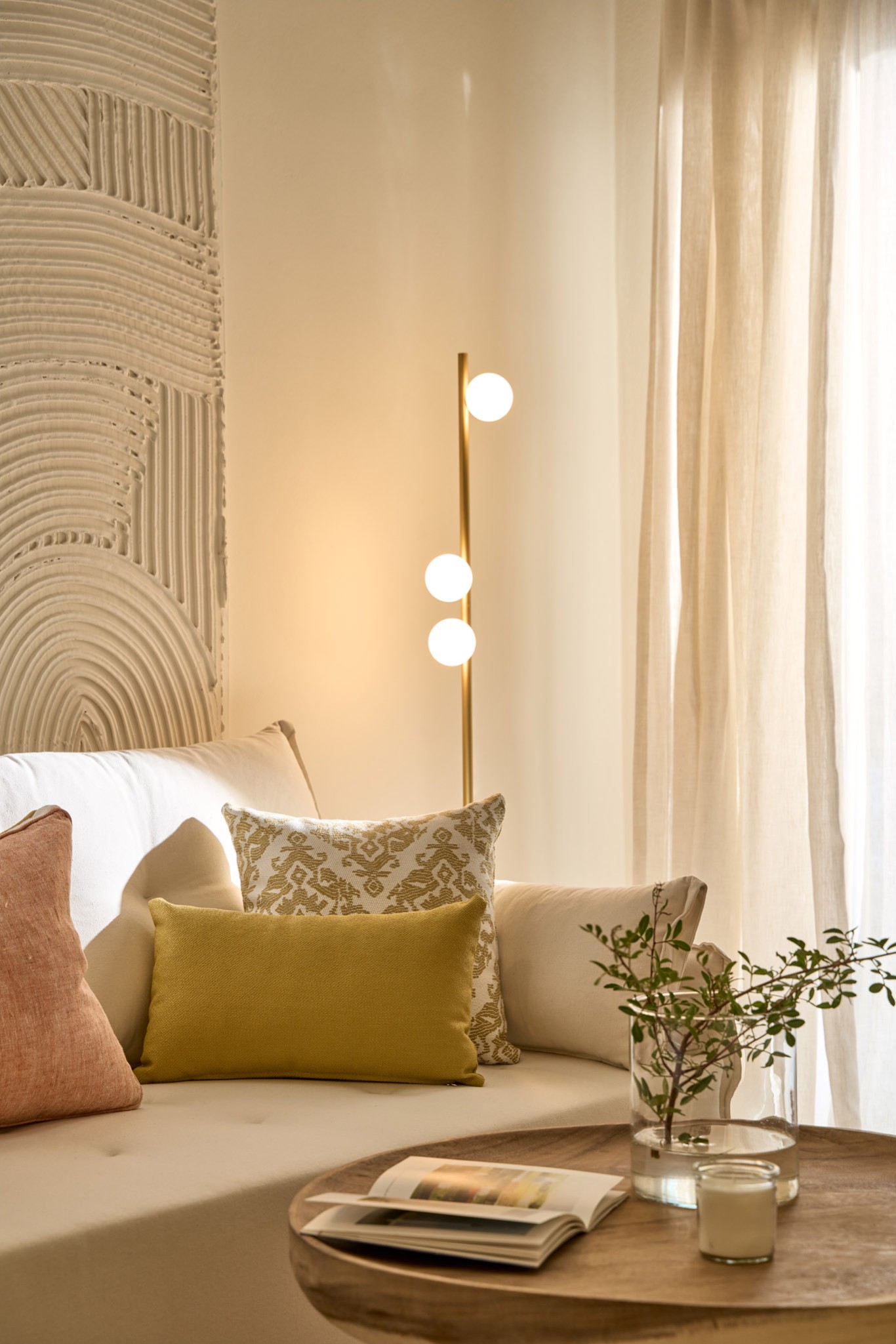 salon décoration contemporaine petite maison 43m2 avec piscine Grèce Cyclades