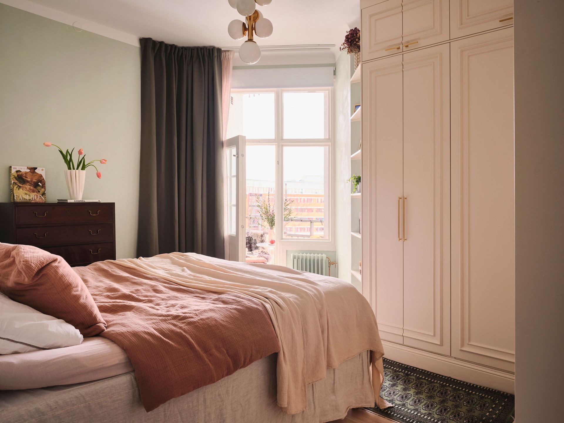 chambre rose et verte avec balcon décoration scandinave en tons doux chambre rose et verte avec balcon décoration scandinave en tons doux