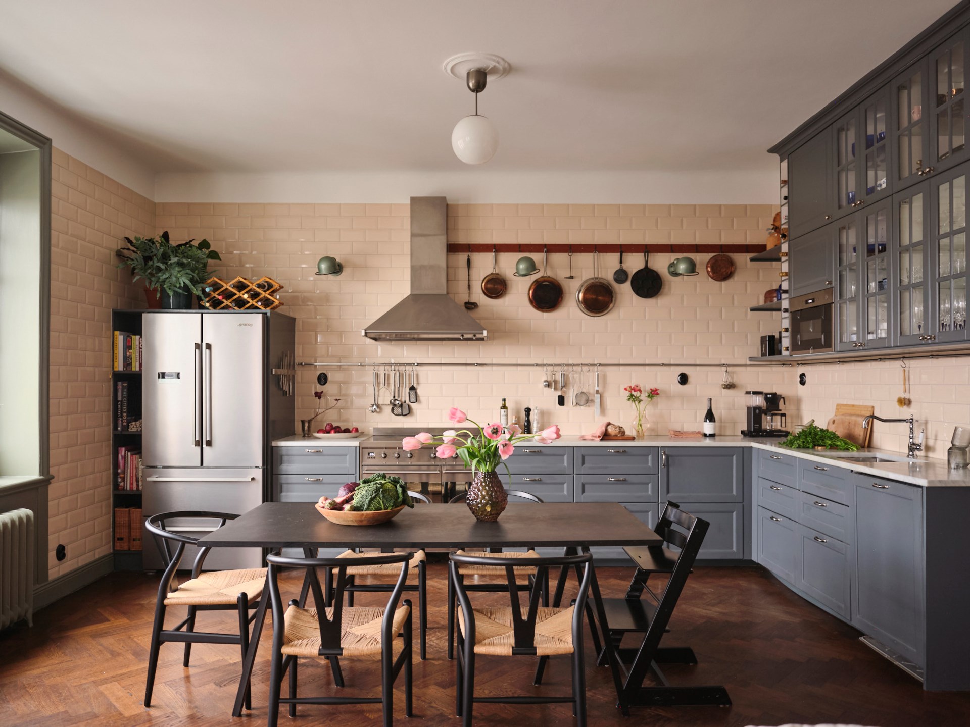 cuisine ouverte grise style campagne décoration scandinave en tons doux cuisine ouverte grise style campagne décoration scandinave en tons doux