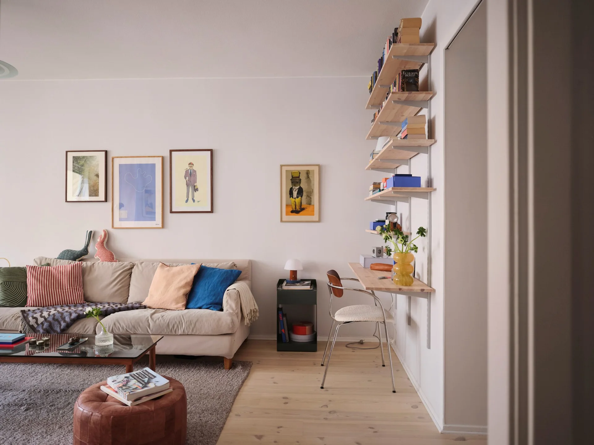 vintage living room colourful 54m2 Scandinavian-style flat
