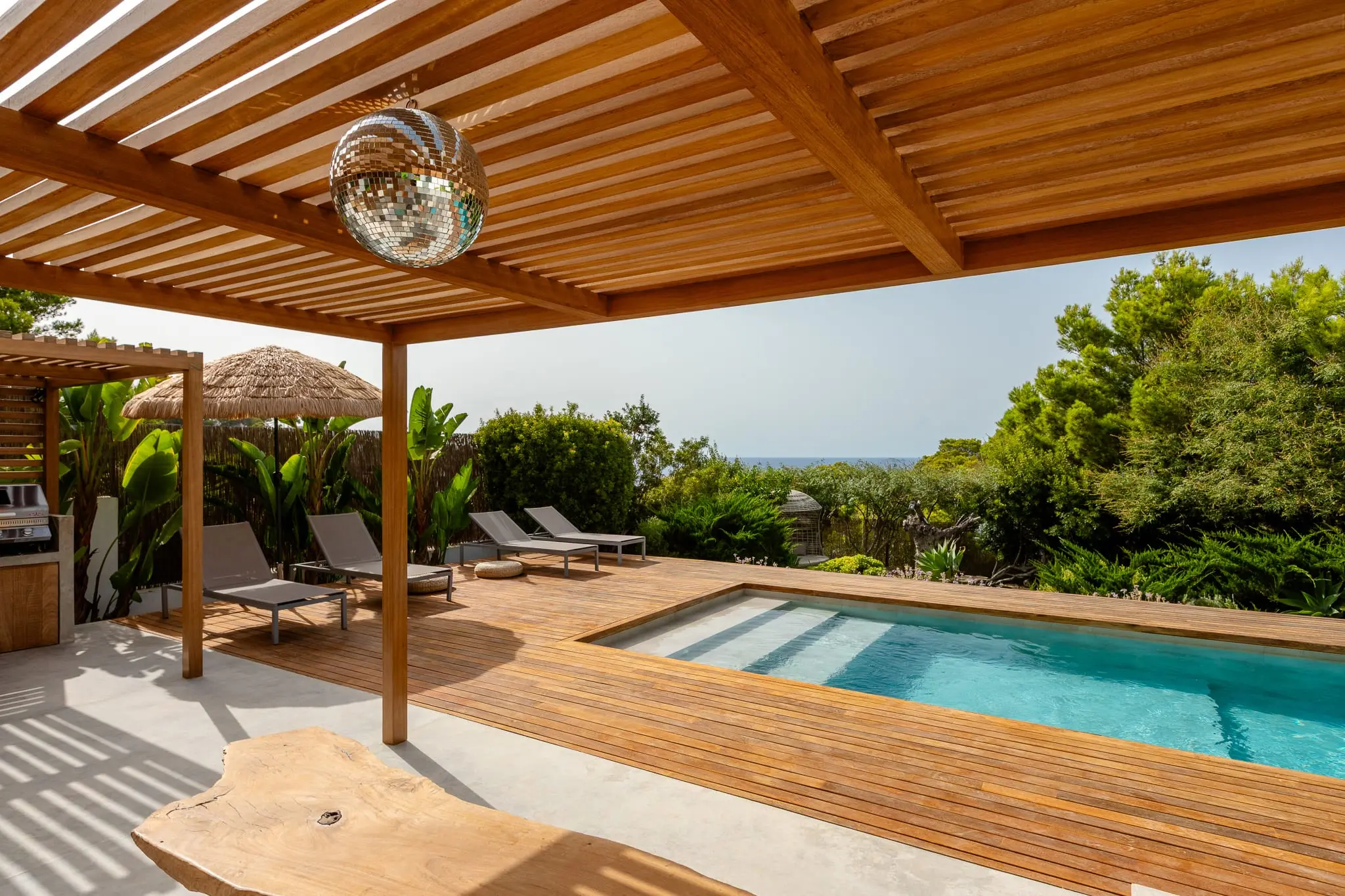 terrasse avec piscine maison face à la mer à Ibiza terrasse avec piscine maison face à la mer à Ibiza