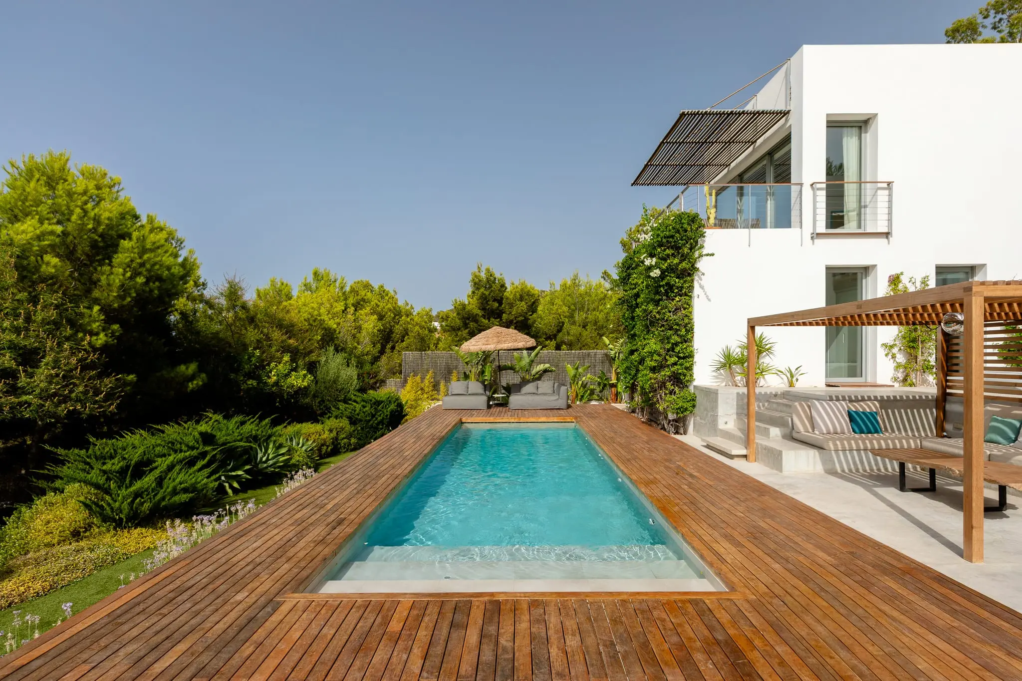 terrasse avec piscine maison face à la mer à Ibiza terrasse avec piscine maison face à la mer à Ibiza