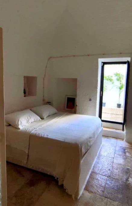 chambre minimaliste maison Pouilles Casa Lama Monopoli chambre minimaliste maison Pouilles Casa Lama Monopoli