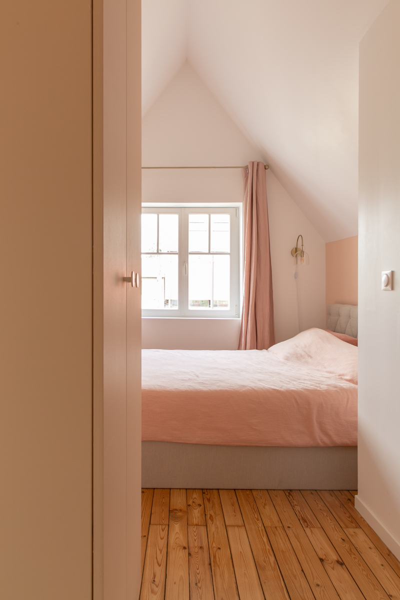 chambre mansardée sous combles maison rénovée Little Worker chambre mansardée sous combles maison rénovée Little Worker