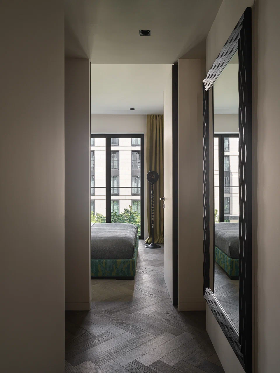 couloir avec miroir