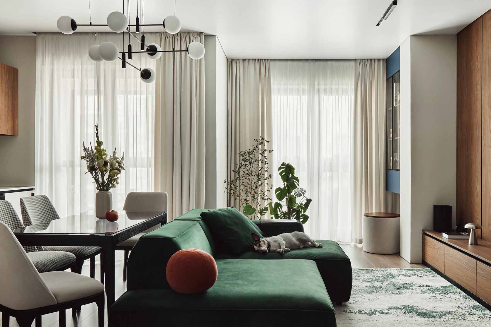 L’appartement de 105m2 d’un globe-trotteur à Minsk : modernité et ordre au quotidien.