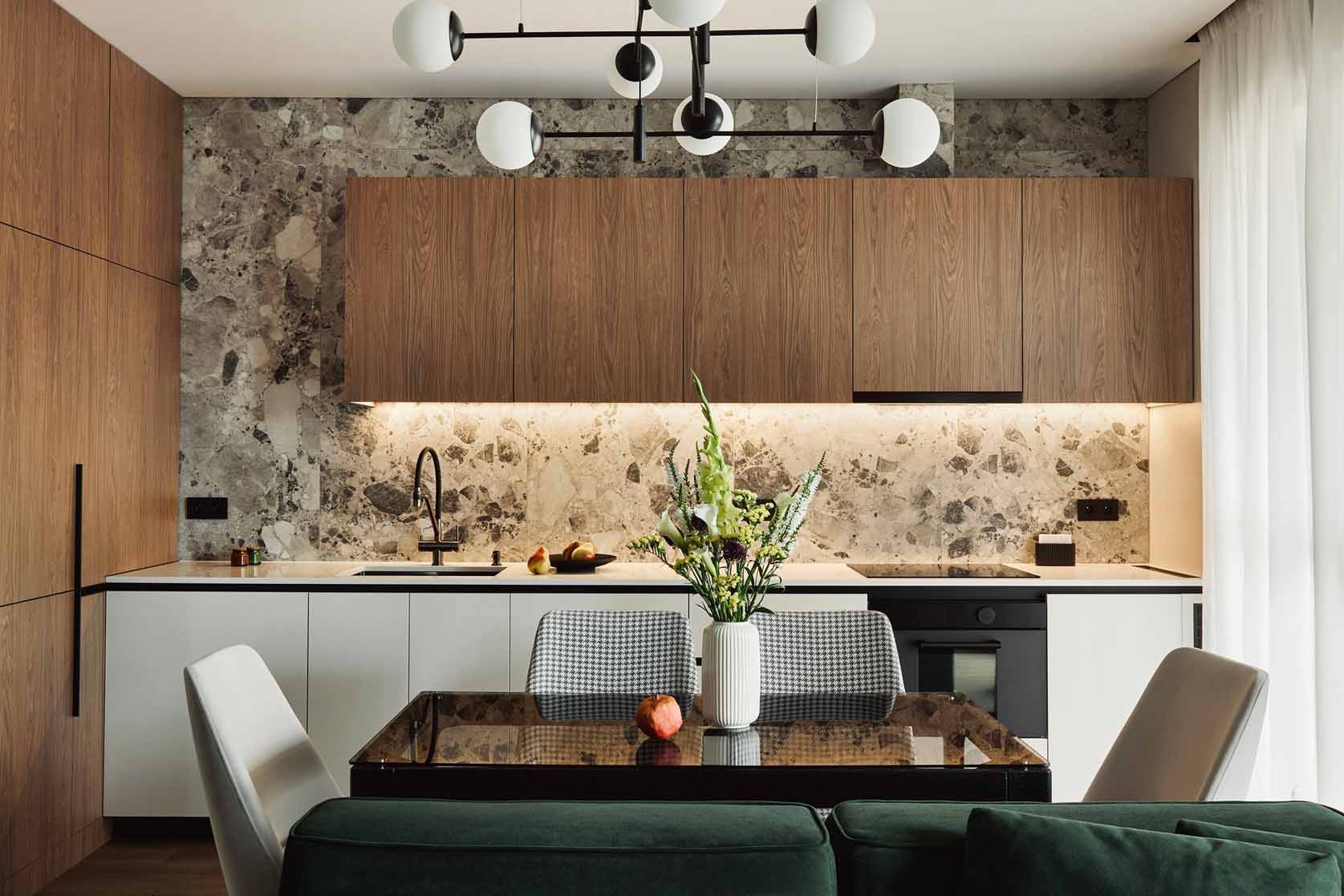 cuisine design ouverte et salon avec canapé vert en velours appartement 105m2 décoration contemporaine cuisine design ouverte et salon avec canapé vert en velours appartement 105m2 décoration contemporaine