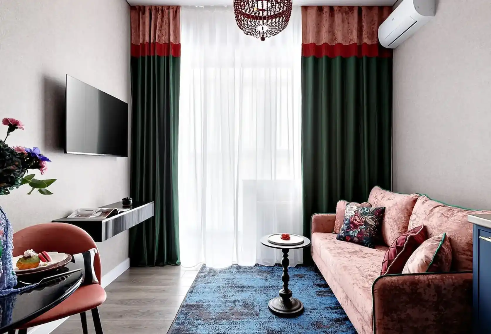 salon appartement de 45m2 décoration maximaliste et colorée salon appartement de 45m2 décoration maximaliste et colorée