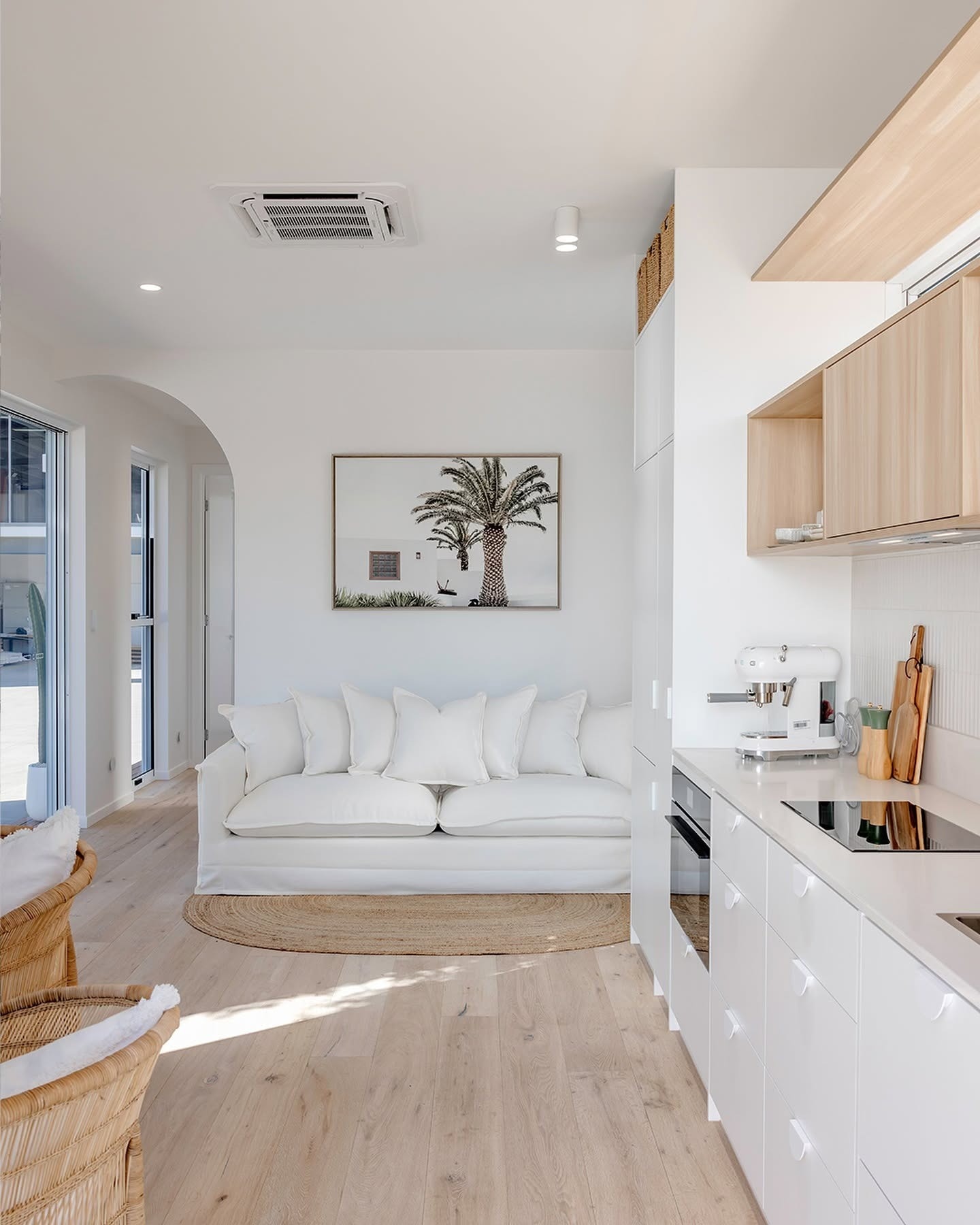 salon et cuisine petite maison 56m2 Whitsunday par Arcopod salon et cuisine petite maison 56m2 Whitsunday par Arcopod