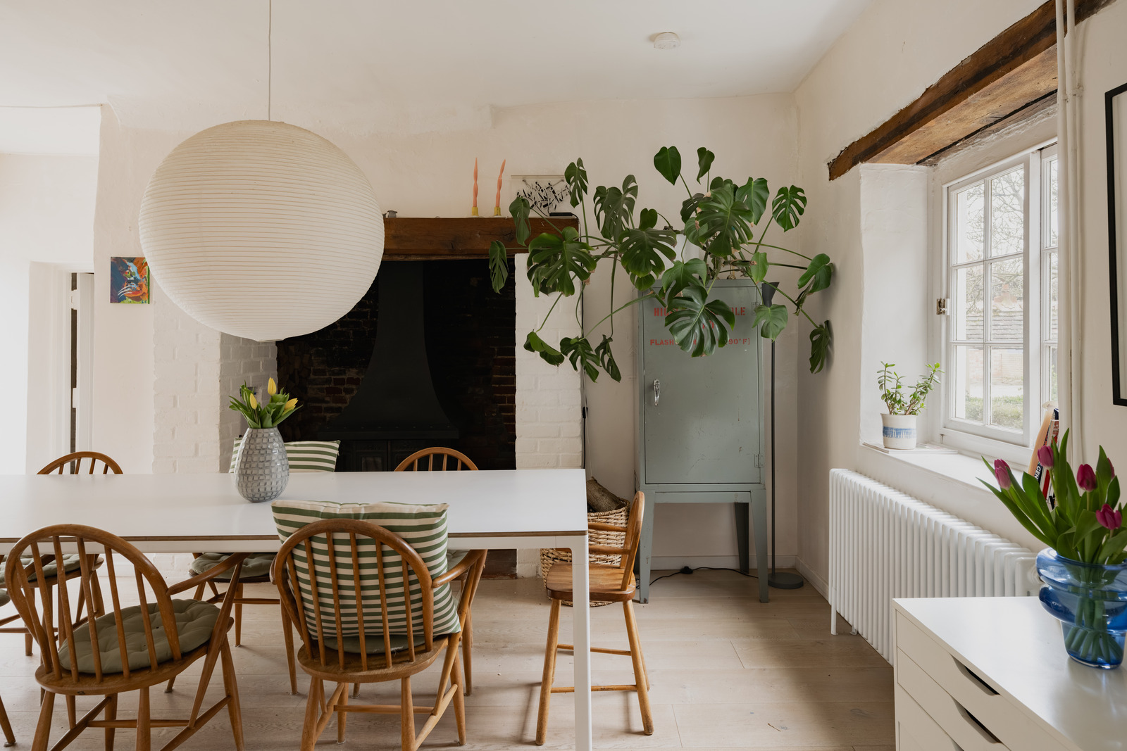 dining room with bleached bricks vintage decor renovated 18th-century house in the English countryside dining room with bleached bricks vintage decor renovated 18th-century house in the English countryside