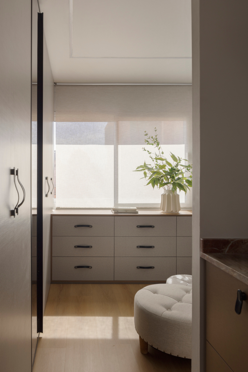 chambre avec dressing sur mesure décoration contemporaine appartement rénové 70m2 chambre avec dressing sur mesure décoration contemporaine appartement rénové 70m2