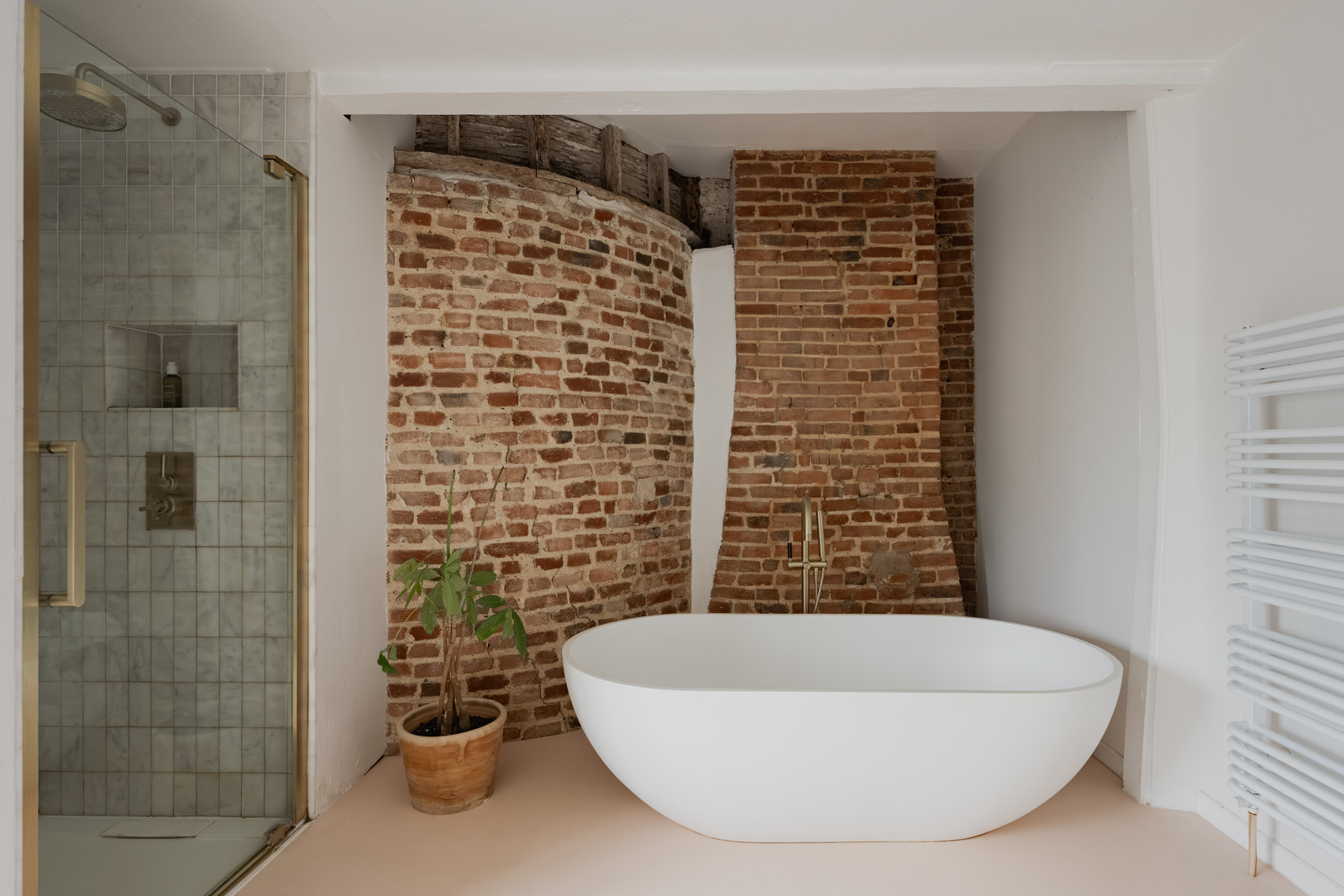 designer bathroom with island bathtube bricks curved wall designer bathroom with island bathtube bricks curved wall