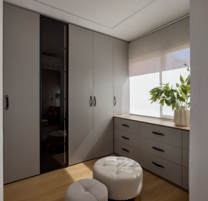 dressing sur mesure décoration contemporaine appartement rénové 70m2 dressing sur mesure décoration contemporaine appartement rénové 70m2
